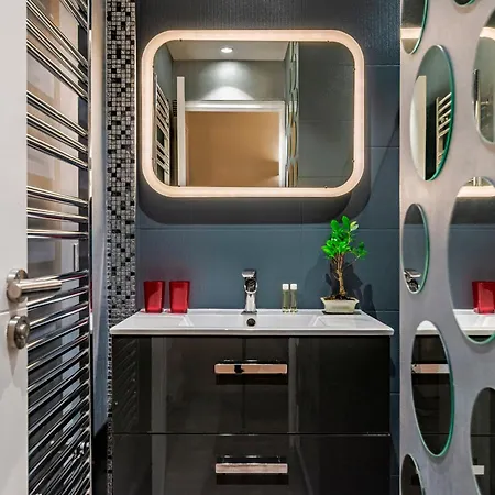 Apartmán Luxury Family 2br - Prime Location, Walk To & Shopping, Sunny Balcony - By Totolulu Hoche