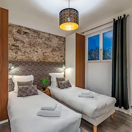 Luxury Family 2br - Prime Location, Walk To & Shopping, Sunny Balcony - Totolulu Hoche Apartment Cannes