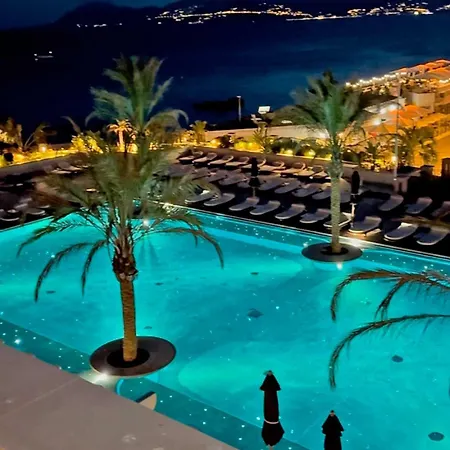 Luxury Family 2br - Prime Location, Walk To & Shopping, Sunny Balcony - By Totolulu Hoche *