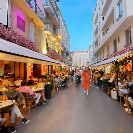 Luxury Family 2br - Prime Location, Walk To & Shopping, Sunny Balcony - By Totolulu Hoche