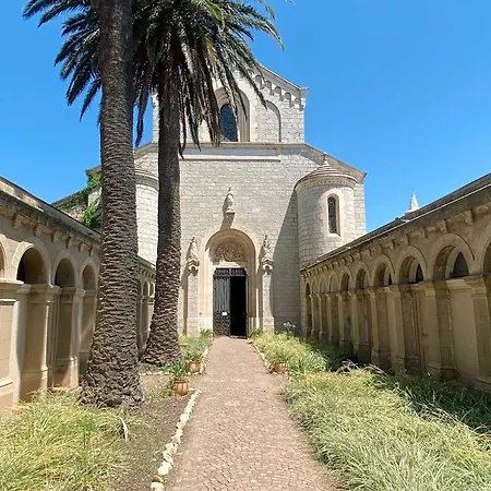 Luxury Family 2br - Prime Location, Walk To & Shopping, Sunny Balcony - By Totolulu Hoche Apartmán