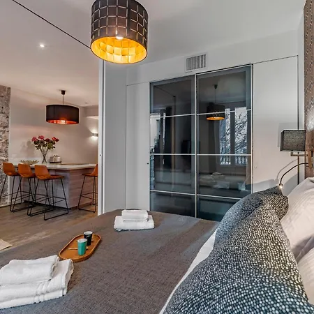 Luxury Family 2br - Prime Location, Walk To & Shopping, Sunny Balcony - By Totolulu Hoche Apartmán *