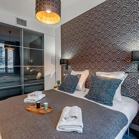 Luxury Family 2br - Prime Location, Walk To & Shopping, Sunny Balcony - Totolulu Hoche Apartment Cannes