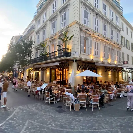 Luxury Family 2br - Prime Location, Walk To & Shopping, Sunny Balcony - By Totolulu Hoche * Cannes