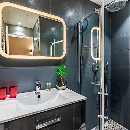 Luxury Family 2br - Prime Location, Walk To & Shopping, Sunny Balcony - By Totolulu Hoche Apartmán *