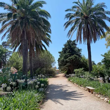 Luxury Family 2br - Prime Location, Walk To & Shopping, Sunny Balcony - Totolulu Hoche Apartment Cannes