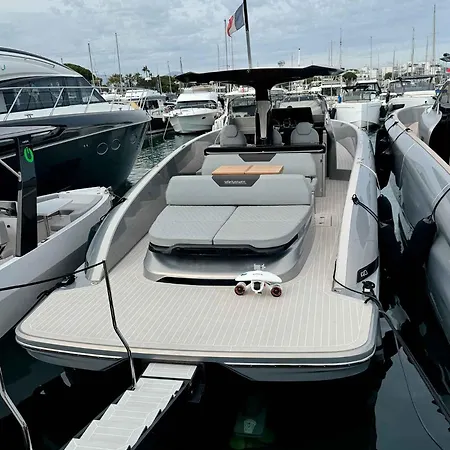 Luxury Family 2br - Prime Location, Walk To & Shopping, Sunny Balcony - By Totolulu Hoche