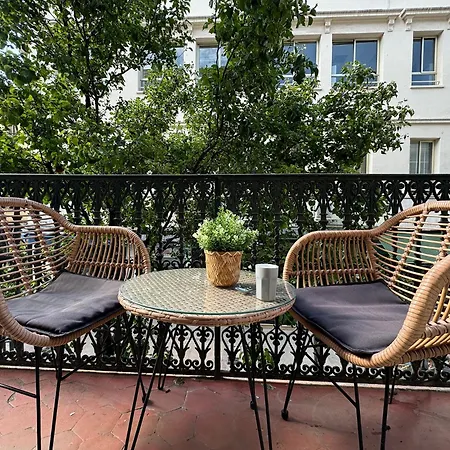 Luxury Family 2br - Prime Location, Walk To & Shopping, Sunny Balcony - By Totolulu Hoche * Cannes
