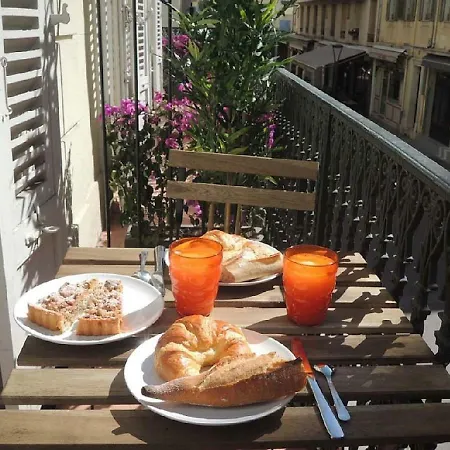 Luxury Family 2br - Prime Location, Walk To & Shopping, Sunny Balcony - By Totolulu Hoche * Cannes
